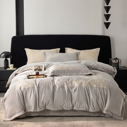 91家纺网 家纺一手货源 找家纺 （总）淼铭家纺 2025新款A类婴肤绒绣花款四件套-叶韵