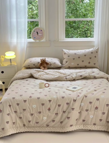 91家纺网 家纺一手货源 找家纺 星期八 2024新款复古碎花全棉豆豆被 爱心熊