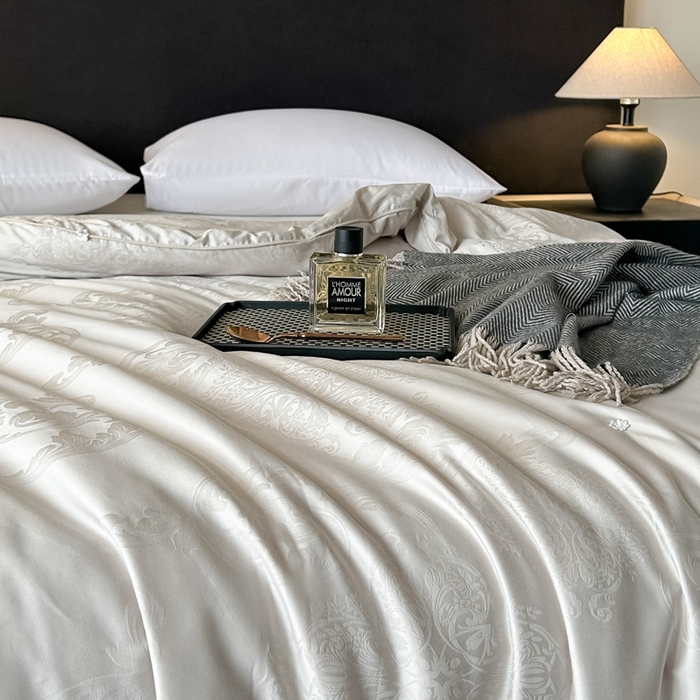 91家纺网 家纺一手货源 找家纺 龙图家纺 2024新款80支全棉贡缎蚕丝被-玉如意 玉如意-灰色