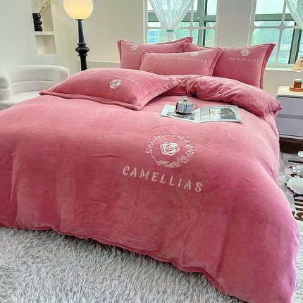 91家纺网 家纺一手货源 找家纺 （总）眠优居 商2024牛奶绒四件套秋冬季加厚珊瑚绒高级感刺绣直播爆款