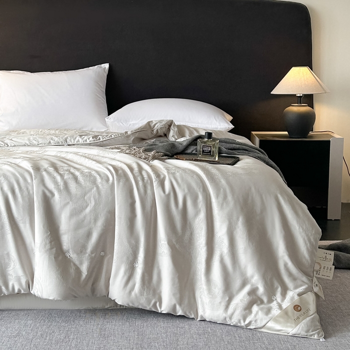 91家纺网 家纺一手货源 找家纺 龙图家纺 2024新款80支全棉贡缎蚕丝被-玉如意 玉如意-灰色