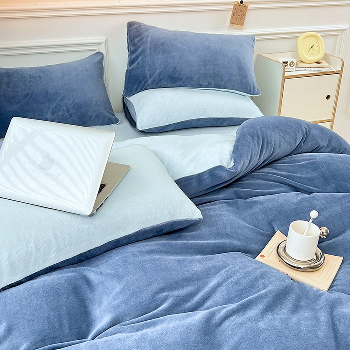 91家纺网 家纺一手货源 找家纺 梵克保罗 2024新款ins风小红书博主推荐高克重纯色双拼牛奶绒四件套 月光雾蓝