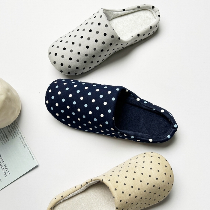 91家纺网 家纺一手货源 找家纺 （总）南通盟生鞋业有限公司 2024新款日式可爱圆点包头静音软底秋冬防滑舒适家居拖鞋