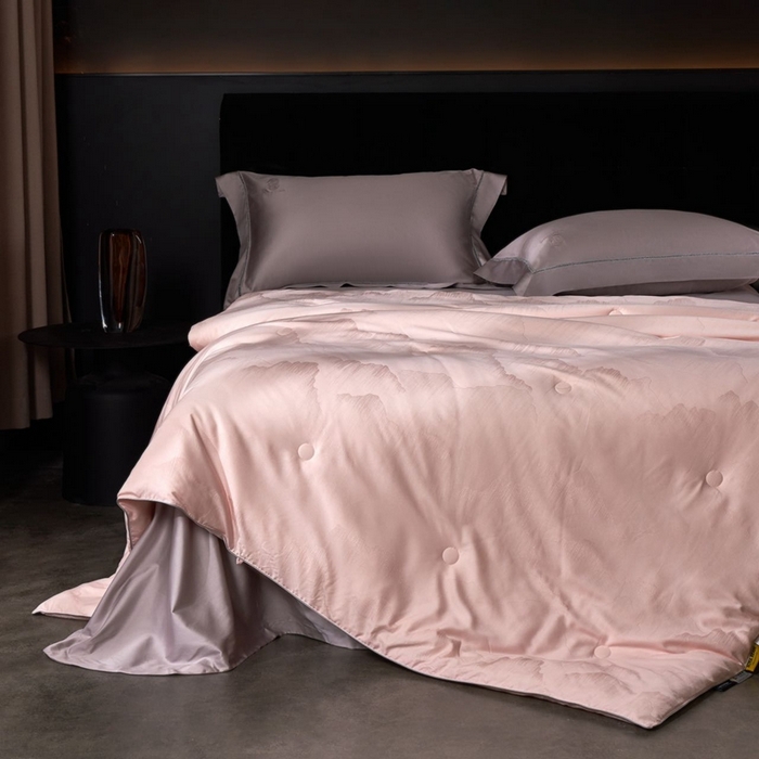 91家纺网 家纺一手货源 找家纺 朴罗 （ 原岚图） 2024新款臻品色织蚕丝大豆被含礼盒包装  粉色