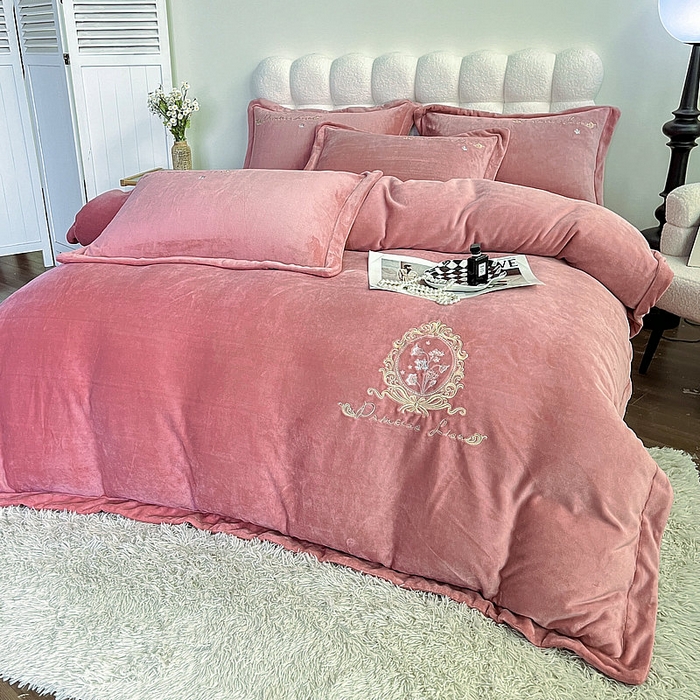 91家纺网 家纺一手货源 找家纺 （总）眠优居 2024牛奶棉宽边刺绣四件套牛奶绒法莱绒宝宝绒套件