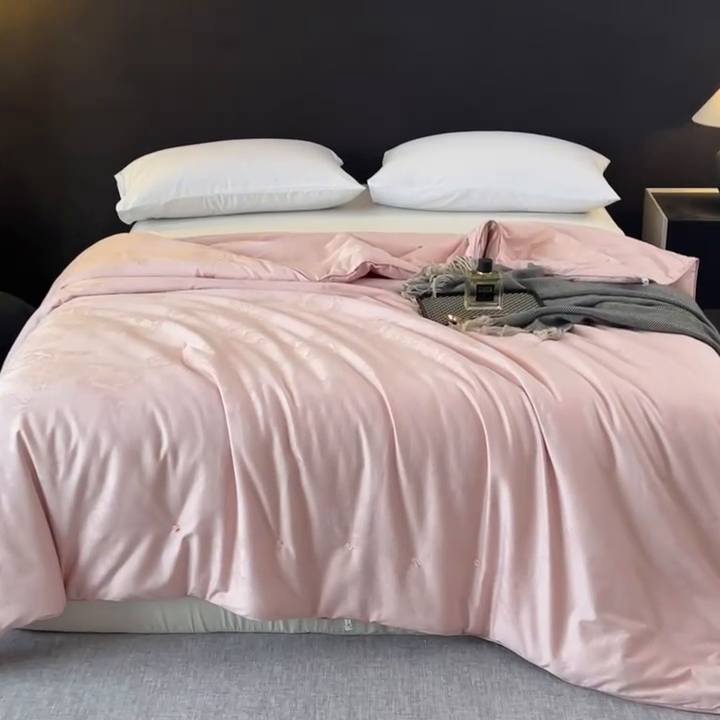 91家纺网 家纺一手货源 找家纺 龙图家纺 2024新款80支全棉贡缎蚕丝被-玉如意 玉如意-咖色