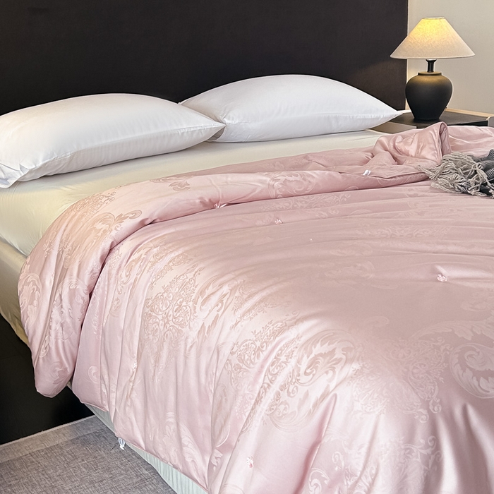 91家纺网 家纺一手货源 找家纺 龙图家纺 2024新款80支全棉贡缎蚕丝被-玉如意 玉如意-咖色