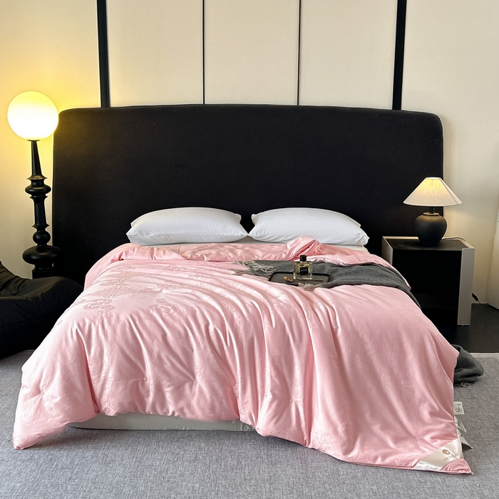 91家纺网 家纺一手货源 找家纺 龙图家纺 2024新款80支全棉贡缎蚕丝被-玉如意 玉如意-粉色