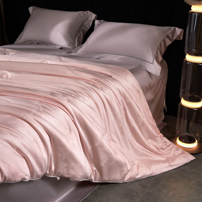 91家纺网 家纺一手货源 找家纺 朴罗 （ 原岚图） 2024新款臻品色织蚕丝大豆被含礼盒包装  粉色