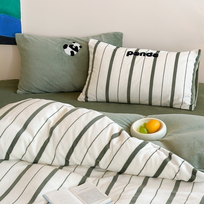 91家纺网 家纺一手货源 找家纺 时年家纺 2024新款牛奶绒毛巾绣系列四件套（充值会员优惠5元） 条纹熊猫-绿