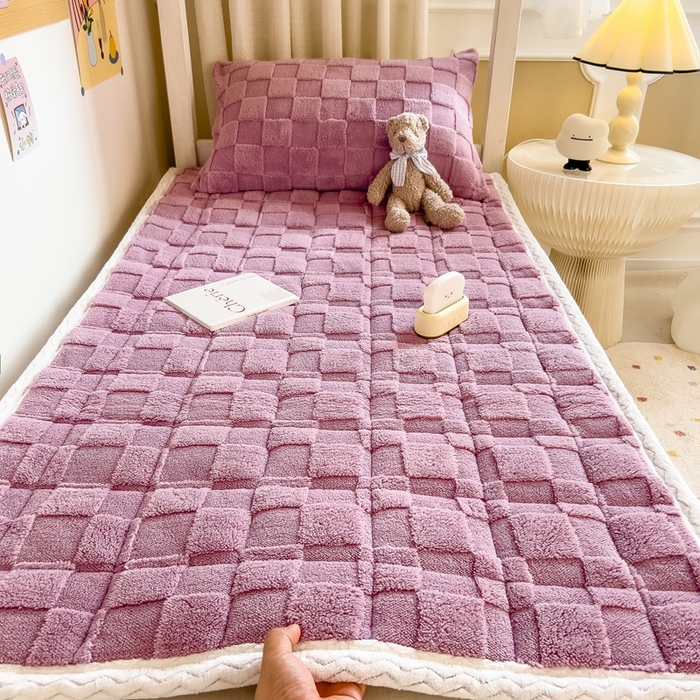 91家纺网 家纺一手货源 找家纺 希廷顿 2024新款塔芙蓉学生宿舍夹棉床垫 方格-香芋紫