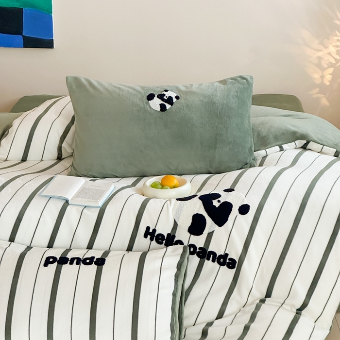 91家纺网 家纺一手货源 找家纺 时年家纺 2024新款牛奶绒毛巾绣系列四件套（充值会员优惠5元） 条纹熊猫-绿