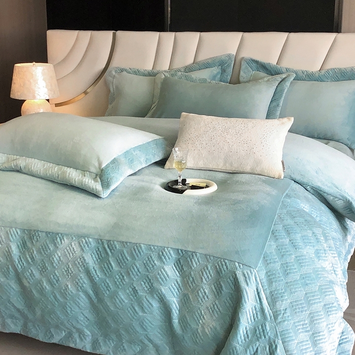 91家纺网 家纺一手货源 找家纺 保罗圣迪奥 2024新款绗绣大拼角牛奶绒四件套-伯格曼 伯格曼-千草绿