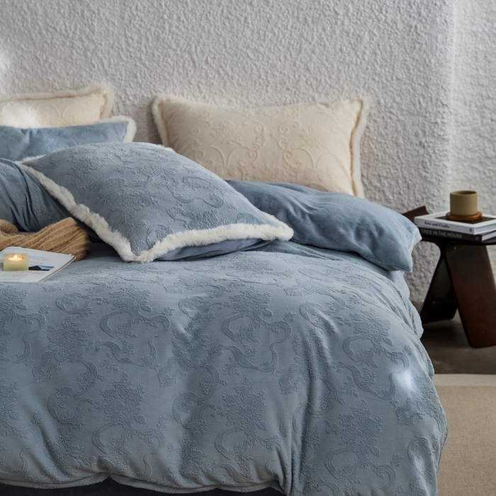 91家纺网 家纺一手货源 找家纺 时年家纺 2024新款240g全消光牛奶绒雕花系列四件套（充值会员优惠10元/套） 提花绒-蓝因