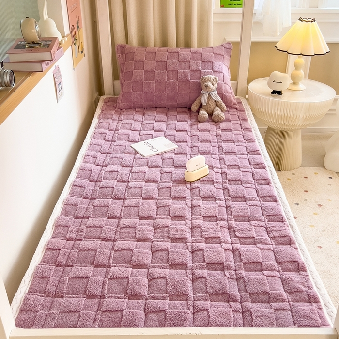 91家纺网 家纺一手货源 找家纺 希廷顿 2024新款塔芙蓉学生宿舍夹棉床垫 方格-香芋紫