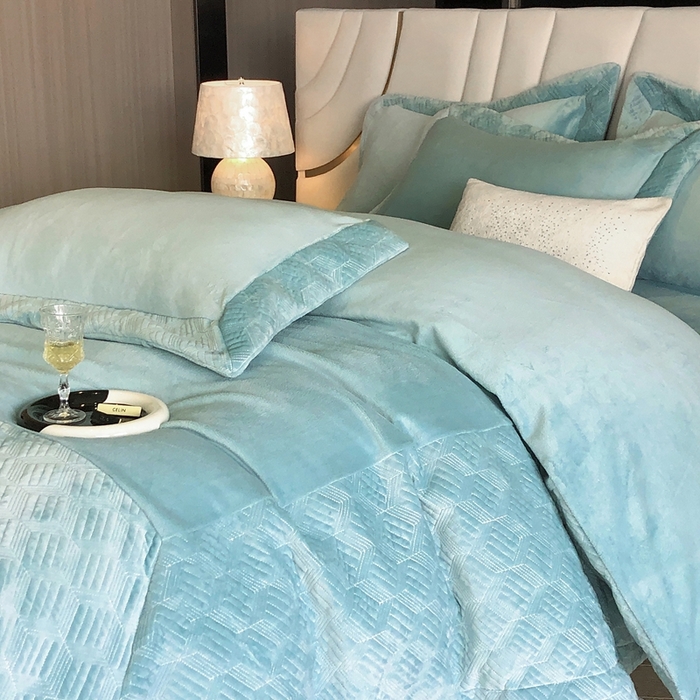 91家纺网 家纺一手货源 找家纺 保罗圣迪奥 2024新款绗绣大拼角牛奶绒四件套-伯格曼 伯格曼-千草绿