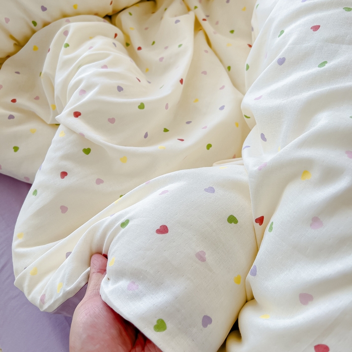 91家纺网 家纺一手货源 找家纺 金丝鸟家纺 2024秋冬新品全棉双层纱四件套 彩色小爱心