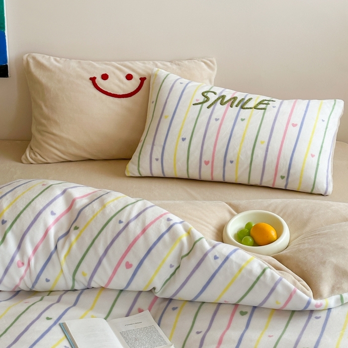 91家纺网 家纺一手货源 找家纺 时年家纺 2024新款牛奶绒毛巾绣系列四件套（充值会员优惠5元） 爱心笑脸