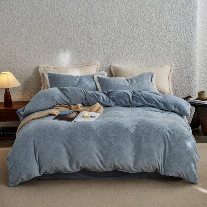 91家纺网 家纺一手货源 找家纺 时年家纺 2024新款240g全消光牛奶绒雕花系列四件套（充值会员优惠10元/套） 提花绒-蓝因