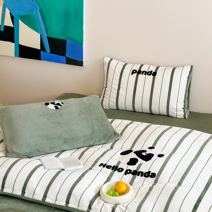 91家纺网 家纺一手货源 找家纺 时年家纺 2024新款牛奶绒毛巾绣系列四件套（充值会员优惠5元） 条纹熊猫-绿