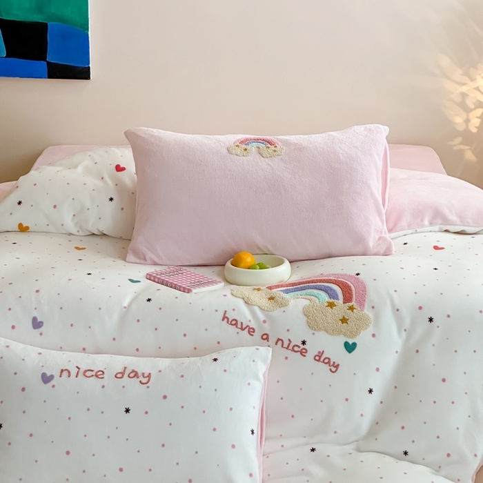 91家纺网 家纺一手货源 找家纺 时年家纺 2024新款牛奶绒毛巾绣系列四件套（充值会员优惠5元） 彩虹云朵