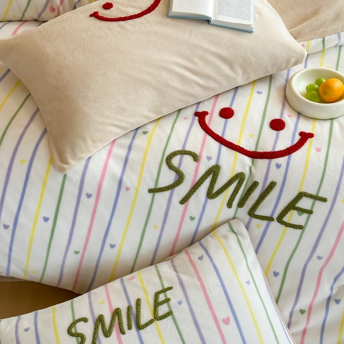 91家纺网 家纺一手货源 找家纺 时年家纺 2024新款牛奶绒毛巾绣系列四件套（充值会员优惠5元） 爱心笑脸