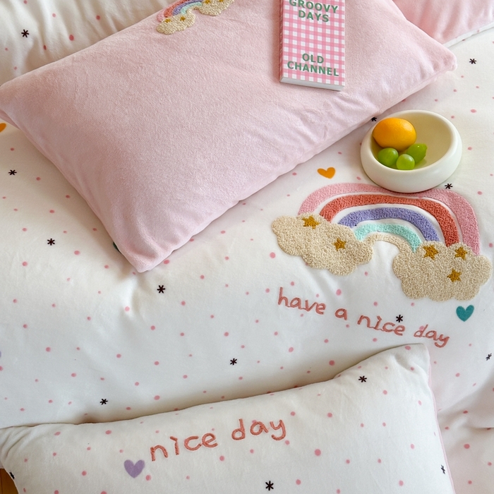 91家纺网 家纺一手货源 找家纺 时年家纺 2024新款牛奶绒毛巾绣系列四件套（充值会员优惠5元） 彩虹云朵