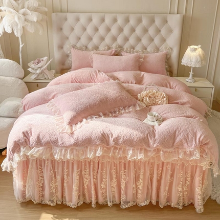 恋尚 2024新款高克重牛奶绒剪花夹棉床裙四件套--爱莎 爱莎-清新粉