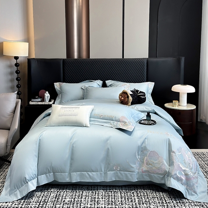 91家纺网 家纺一手货源 找家纺 星蕴家纺 2025新款13376新疆贡缎全棉刺绣宽边四件套-黛尔【高档礼盒包装】