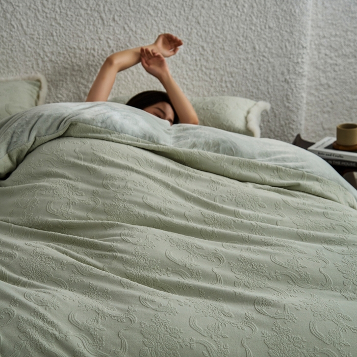 91家纺网 家纺一手货源 找家纺 时年家纺 2024新款240g全消光牛奶绒雕花系列四件套（充值会员优惠10元/套） 提花绒-绿意