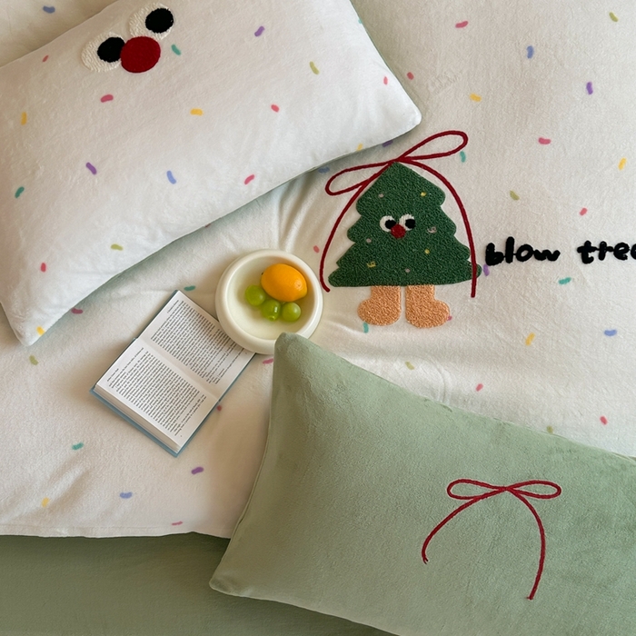 91家纺网 家纺一手货源 找家纺 时年家纺 2024新款牛奶绒毛巾绣系列四件套（充值会员优惠5元） 圣诞树