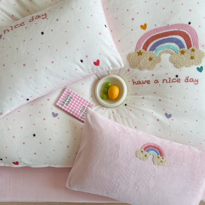 91家纺网 家纺一手货源 找家纺 时年家纺 2024新款牛奶绒毛巾绣系列四件套（充值会员优惠5元） 彩虹云朵