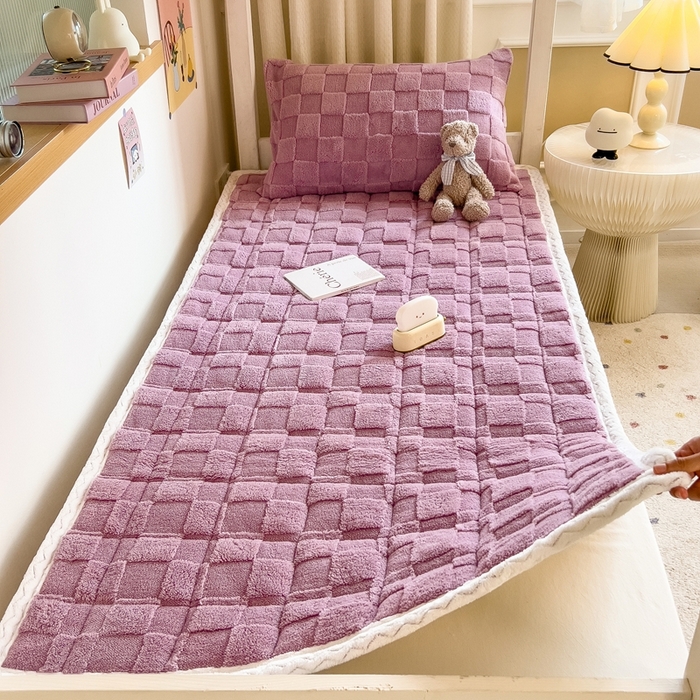 91家纺网 家纺一手货源 找家纺 希廷顿 2024新款塔芙蓉学生宿舍夹棉床垫 方格-香芋紫