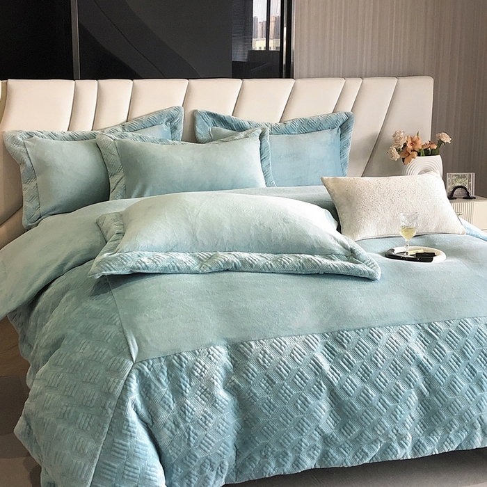 91家纺网 家纺一手货源 找家纺 保罗圣迪奥 2024新款绗绣大拼角牛奶绒四件套-伯格曼 伯格曼-千草绿