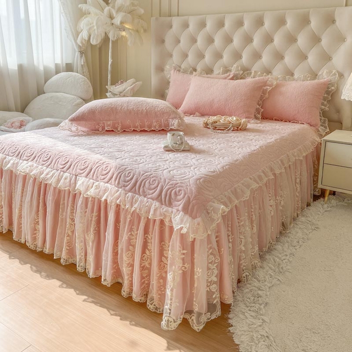 91家纺网 家纺一手货源 找家纺 恋尚 2024新款高克重牛奶绒剪花夹棉单床裙--爱莎 爱莎-清新粉