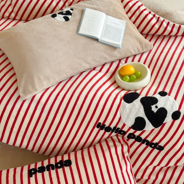 91家纺网 家纺一手货源 找家纺 时年家纺 2024新款牛奶绒毛巾绣系列四件套（充值会员优惠5元） 条纹熊猫-红