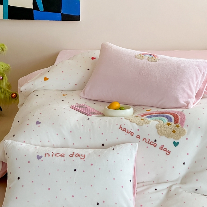 91家纺网 家纺一手货源 找家纺 时年家纺 2024新款牛奶绒毛巾绣系列四件套（充值会员优惠5元） 彩虹云朵