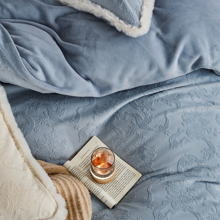 91家纺网 家纺一手货源 找家纺 时年家纺 2024新款240g全消光牛奶绒雕花系列四件套（充值会员优惠10元/套） 提花绒-蓝因