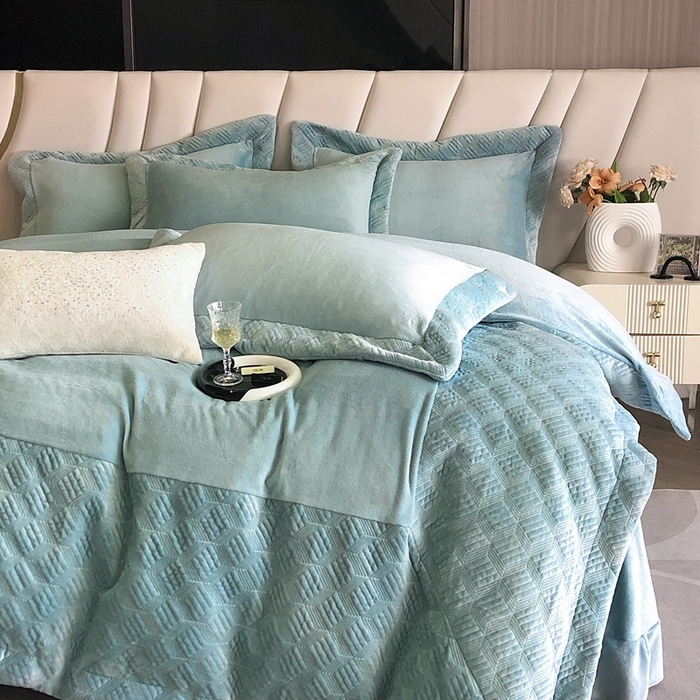 91家纺网 家纺一手货源 找家纺 保罗圣迪奥 2024新款绗绣大拼角牛奶绒四件套-伯格曼 伯格曼-千草绿