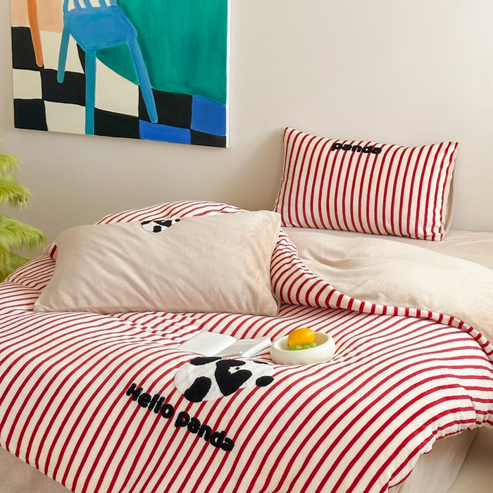 91家纺网 家纺一手货源 找家纺 时年家纺 2024新款牛奶绒毛巾绣系列四件套（充值会员优惠5元） 条纹熊猫-红