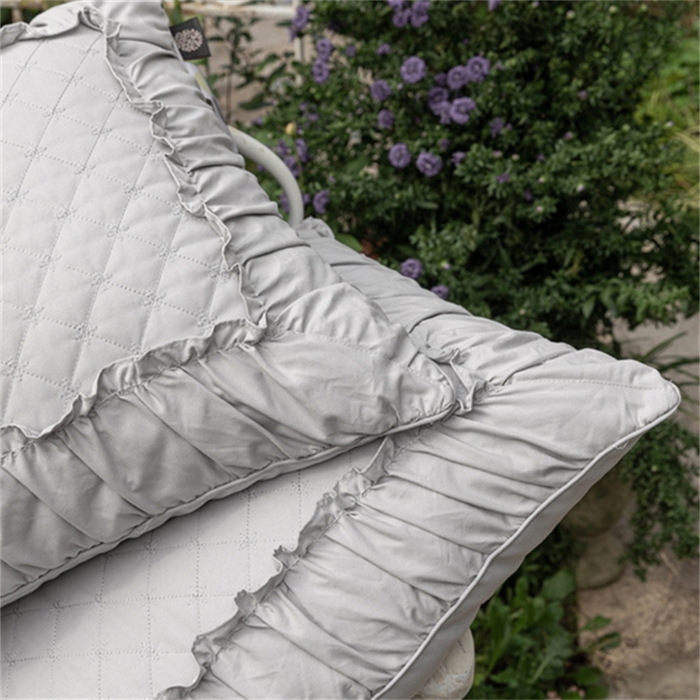 91家纺网 家纺一手货源 找家纺 芯奇想 2024新款法式花边绗绣枕枕头枕芯 灰色中枕48*74cm