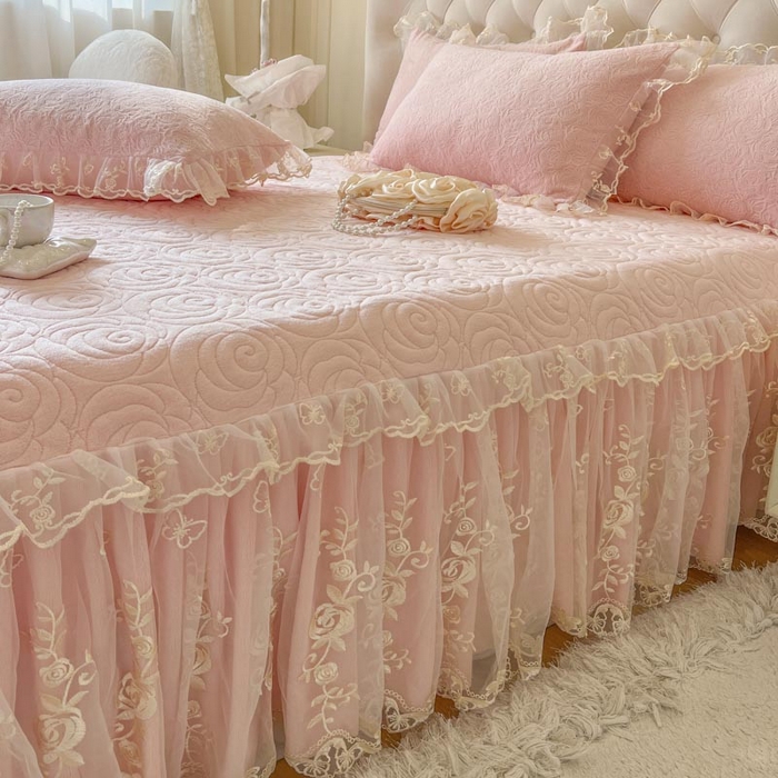 91家纺网 家纺一手货源 找家纺 恋尚 2024新款高克重牛奶绒剪花夹棉单床裙--爱莎 爱莎-清新粉