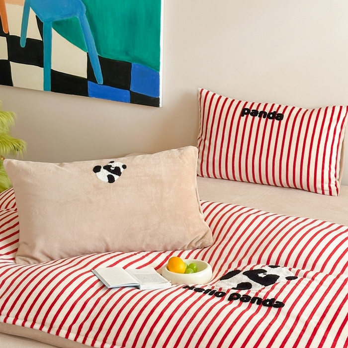 91家纺网 家纺一手货源 找家纺 时年家纺 2024新款牛奶绒毛巾绣系列四件套（充值会员优惠5元） 条纹熊猫-红