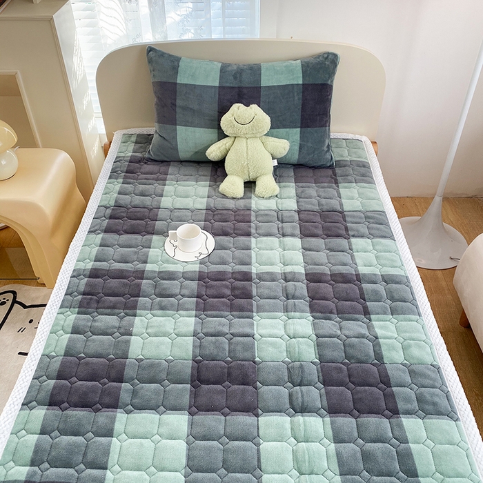 91家纺网 家纺一手货源 找家纺 凌云家纺 2025新款直包边牛奶绒床褥 青春之声