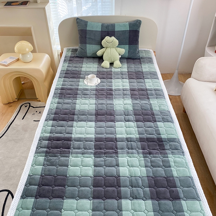 91家纺网 家纺一手货源 找家纺 凌云家纺 2025新款直包边牛奶绒床褥 青春之声