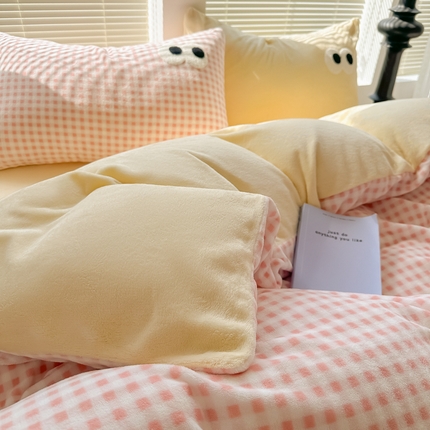 91家纺网 家纺一手货源 找家纺 （总）盼季家纺 2024新款牛奶绒拼色毛巾绣四件套