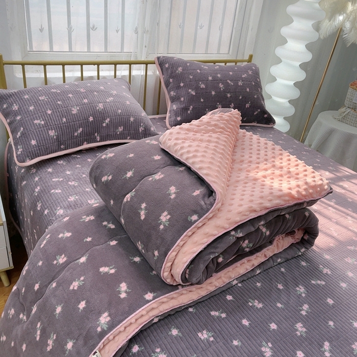 91家纺网 家纺一手货源 找家纺 暖居 2024新款牛奶绒豆豆被床盖四件套 紫花香草