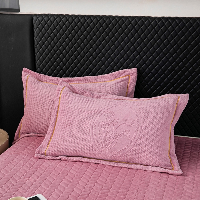 91家纺网 家纺一手货源 找家纺 畅畅家纺 2024新款11斤加厚冬季轻奢款230克全消光立体雕花牛奶绒夹棉床盖四件套 轻奢花语-豆沙