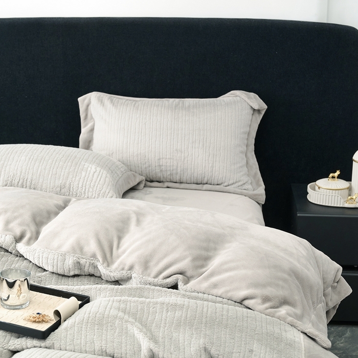 91家纺网 家纺一手货源 找家纺 榻尚家居 2024秋冬新品 加厚保暖牛奶婴肤绒 云貂绒四件套 水貂绒-灰色