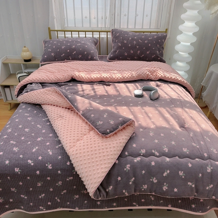 91家纺网 家纺一手货源 找家纺 暖居 2024新款牛奶绒豆豆被床盖四件套 紫花香草